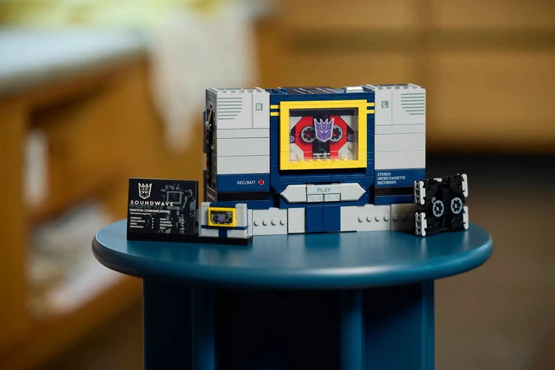 LEGO Icons 10358 transformers: soundwave